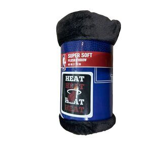 NWT Pegasus Miami Heat 60'' X 70'' Logo Wordmark Plush Blanket